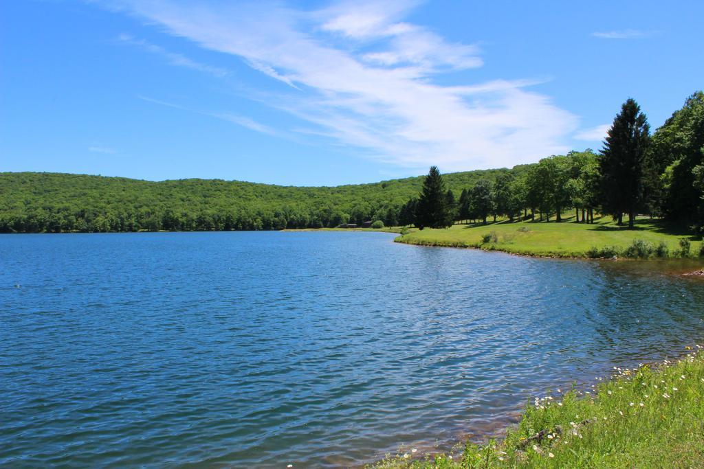 Alpine Lake Resort Terra Alta Exterior foto